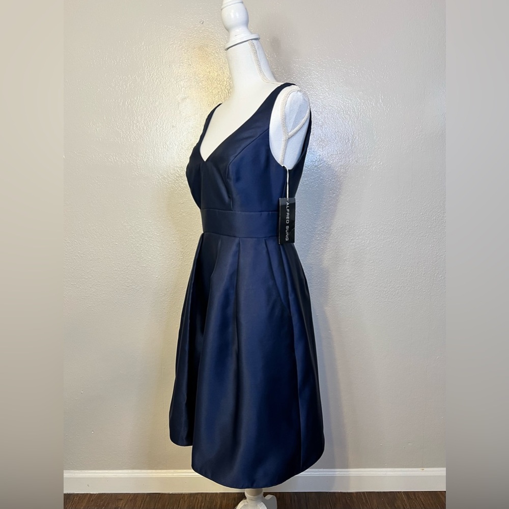 Alfred Sung V-Neck Pleated Skirt Dress with Pockets in Midnight Navy Size 6, 8 - Picture 5 of 10